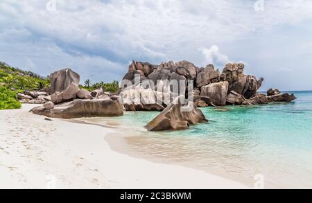 Anse Cocos Beach auf La Digue Seychellen. Stockfoto