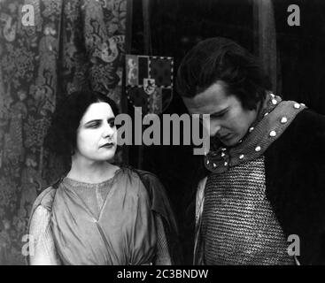 GERALDINE FARRAR als Jeanne d'Arc und WALLACE REID in JOAN THE WOMAN 1916 Regie CECIL B. DeMille Szenario JEANIE MACPHERSON Paramount Pictures Stockfoto