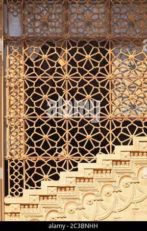 Steintreppe und Zierpflanzen Bars im Baron Palace Kairo Stockfoto