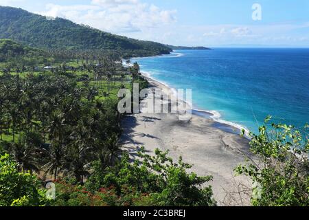 Ein wunderschöner Strand am Aussichtspunkt in Sinjai, Lombok, Indonesien, Asien Stockfoto