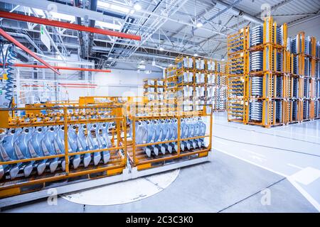 Ersatzteile in einer Autofabrik Stockfoto