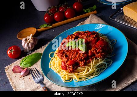 Die echte Bolognese-Sauce mit Spaghetti-Nudeln Stockfoto