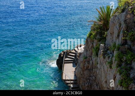 Malerische Fischerbucht in Monaco / Monte-Carlo Stockfoto