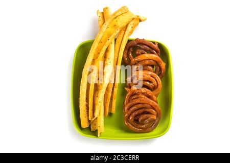 Indische Küche und Fafda Jalebi, spezielle und berühmte Gericht des Bundesstaates Gujarat. Stockfoto