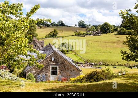 Das Cotswold Dorf von Middle Duntisbourne, Gloucestershire Großbritannien Stockfoto