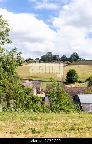 Das Cotswold Dorf von Middle Duntisbourne, Gloucestershire Großbritannien Stockfoto