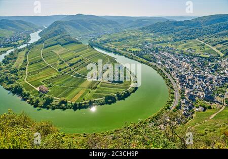 Mosel Biegung in der Nähe der Stadt Bremm, Deutschland Stockfoto