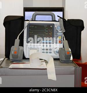 Externe manuelle Defibrillation und Überwachung der Geräte Stockfoto