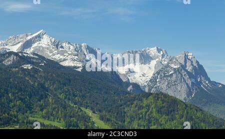 Alpen Panorama von Garmisch-Partenkirchen Bayern Deutschland. Stockfoto