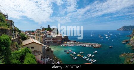 Das kleine Fischerdorf Vernazza ist wahrscheinlich die meisten Merkmal der Cinque Terre und ist als eines der schönsten Dörfer in klassifiziert Stockfoto