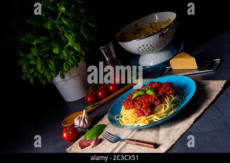 Die echte Bolognese-Sauce mit Spaghetti-Nudeln Stockfoto