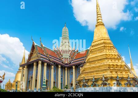 Blick auf den Komplex des Tempels des Smaragd-Buddha in Bangkok Stockfoto