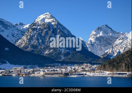 Touristenort Pertisau im Winter Stockfoto