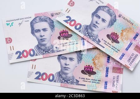 Bargeld ukrainischen Papiergeld, ein Bündel von Banknoten. Ein Haufen Griwna, UAH der Nationalbank der Ukraine. Nominalwert in zweihundert Griwnja Stockfoto