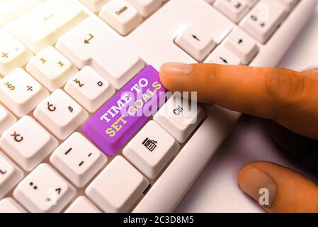 Textzeichen mit der Zeit für die Festlegung von Zielen. Business Foto Text Management Tipps Start Training Beseitigen Sie schlechte Gewohnheiten Stockfoto