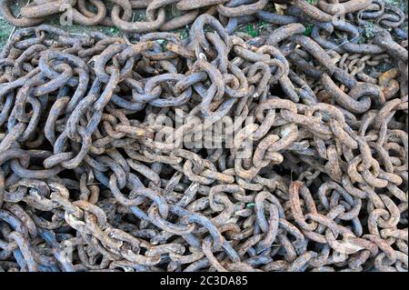 Haufen alter rostiger Kette. Stockfoto