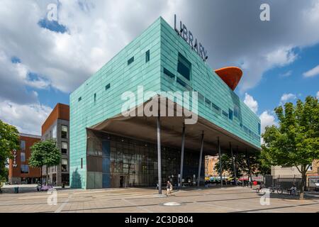 Allgemeine Ansicht der Haupthöhe. Peckham Library, London, Vereinigtes Königreich. Architekt: Alsop Architects, 2000. Stockfoto