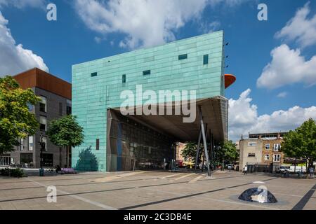 Allgemeine Ansicht der Haupthöhe. Peckham Library, London, Vereinigtes Königreich. Architekt: Alsop Architects, 2000. Stockfoto