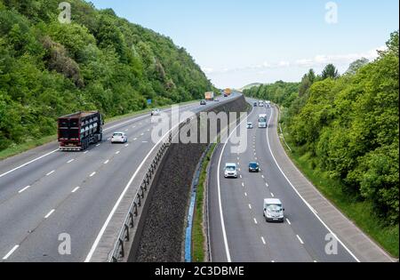 Versetzte Ebenen Abschnitt der Autobahn M5, wie es passiert Durch den Failand Ridge und Gordano Valley bei Bristol UK Stockfoto