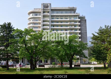 Nordkorea - 4. Mai 2019: Gebäude des Kumgangsan Hotels. Ein erstklassiges Hotel, eröffnet 1958. Es gibt 240 Zimmer und ein paar Bungalows. Diamanthalterung Stockfoto