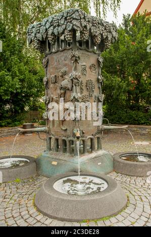 Der Bernkastel-Weinbrunnen in Bernkastel an der Mosel im Landkreis Cochem-Zell in Rheinland-Pfalz. Stockfoto