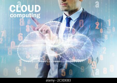 Cloud Computing Konzept mit Frau Tasten drücken Stockfoto