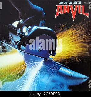 AMBOSS METALL AUF METALL DACHBODEN ORIGINAL - Vintage 12'' Vinyl LP Cover Stockfoto