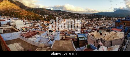 Impressionen von Chefchaouen und Marrakesch in Marokko. Stockfoto