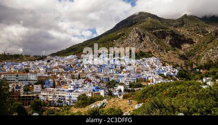 Impressionen von Chefchaouen und Marrakesch in Marokko. Stockfoto