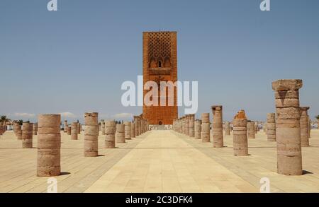 Impressionen von Chefchaouen und Marrakesch in Marokko. Stockfoto