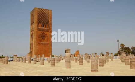 Impressionen von Chefchaouen und Marrakesch in Marokko. Stockfoto