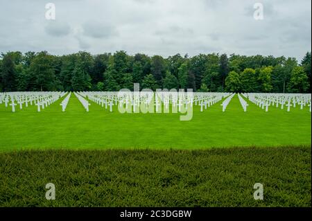 Die Gräber der US-Soldaten auf dem Luxembourg American Cemetery and Memorial, einem Friedhof für Kriegsgräber aus dem Zweiten Weltkrieg, lo Stockfoto