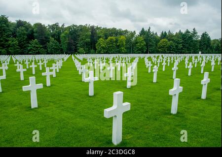 Die Gräber der US-Soldaten auf dem Luxembourg American Cemetery and Memorial, einem Friedhof für Kriegsgräber aus dem Zweiten Weltkrieg, lo Stockfoto