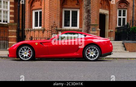 Ferrari 599 GTB Fiorano an einer Straße in Kensington London Stockfoto