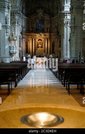 Innenraum der Basilika Santa Maria del Chorus in der Altstadt von San Sebastián. Gipuzkoa, Baskenland, Spanien Stockfoto