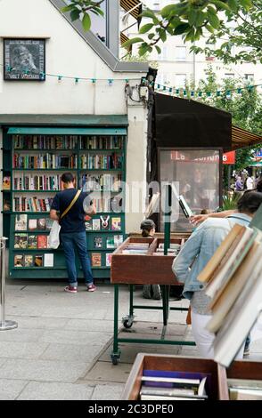 Außenansicht des historischen Shakespeare und Company Buchhandlung.Paris.Frankreich Stockfoto