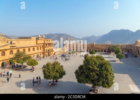 Blick über die Jaleb Chowk (Haupthof), Amber Fort, Jaipur, Rajasthan, Indien Stockfoto