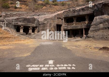 Blick in Richtung Ellora Caves 30-34, Aurangabad, Maharashtra, Indien. Stockfoto