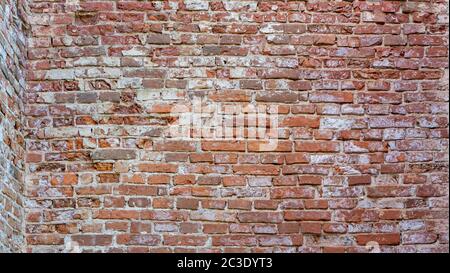 Alte Ziegelmauer Textur der zerstörten Burg und Kirche Stockfoto