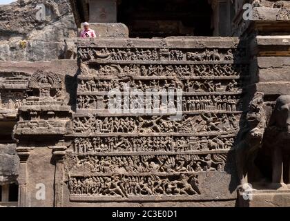 Ramayana Panel im Kailash oder Kailasanatha Tempel, Ellora Cave 16, Aurangabad, Maharashtra, Indien. Stockfoto