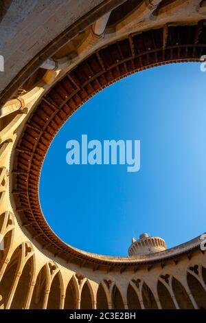 Runder Innenhof des Castell de Bellver, Palma, Mallorca, Spanien Stockfoto