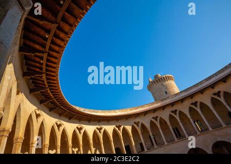 Runder Innenhof des Castell de Bellver, Palma, Mallorca, Spanien Stockfoto