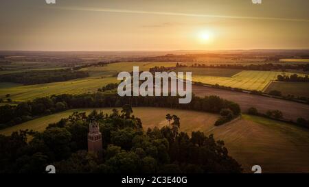 Sonnenaufgang über Faringdon Folly Tower Oxfordshire Stockfoto