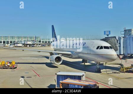 CHICAGO, IL -13 JUN 2020- Ansicht eines Flugzeugs von United Airlines (UA) am Chicago O'Hare International Airport (ORD) in Chicago, Illinois, United Stockfoto