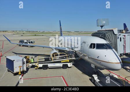 CHICAGO, IL -13 JUN 2020- Ansicht eines Flugzeugs von United Airlines (UA) am Chicago O'Hare International Airport (ORD) in Chicago, Illinois, United Stockfoto