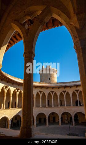 Runder Innenhof des Castell de Bellver, Palma, Mallorca, Spanien Stockfoto