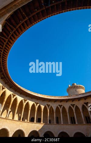 Runder Innenhof des Castell de Bellver, Palma, Mallorca, Spanien Stockfoto