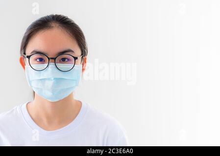 Nahaufnahme Gesicht Frau trägt Maske Anti-Virus Stockfoto