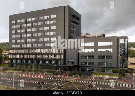 Bandar Seri Begawan, Brunei: Bürogebäude an der Kianggeh Road; Ende 2018 nicht belegt. Stockfoto