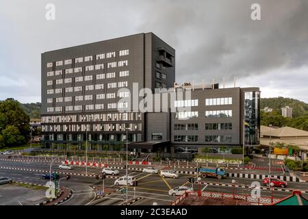 Bandar Seri Begawan, Brunei: Bürogebäude an der Kianggeh Road; Ende 2018 nicht belegt. Stockfoto